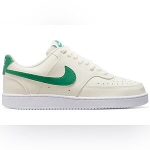 Nike Court Vision Low Next Nature in Sail/Malachite